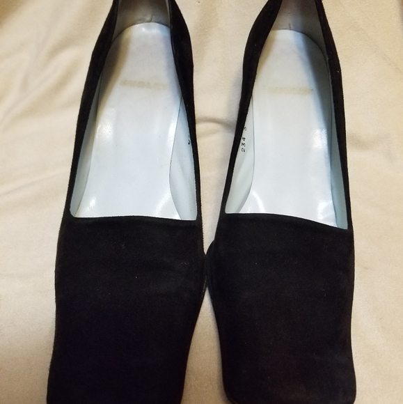 Shoes - Picture 2 of 5